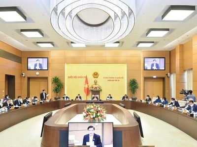 Toàn cảnh phiên họp sáng 19/4 của Uỷ ban Thường vụ Quốc hội.