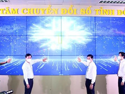 Lãnh đạo tỉnh Đồng Tháp ấn nút khởi động khai trương Trung tâm