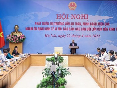 Thủ tướng Phạm Minh Chính chủ trì Hội nghị Phát triển thị trường vốn an toàn, minh bạch, hiệu quả, bền vững nhằm ổn định kinh tế vĩ mô, bảo đảm các cân đối lớn của nền kinh tế (Ảnh: Nhật Bắc)