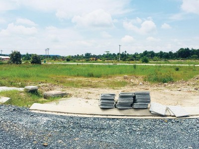 Nhiều nơi hạ tầng còn chưa hoàn thiện. Ảnh: Việt Dũng