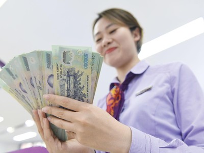 Người ngoài nhìn vào thường nghĩ nhân viên ngân hàng… sướng. 