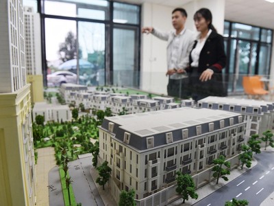 Khoảng cách giữa thu nhập của người dân và giá nhà ngày càng lớn. Ảnh: Dũng Minh