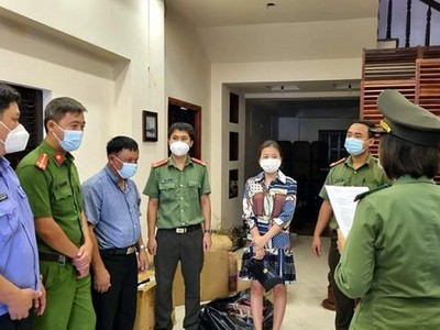 Văn Thị Thùy Tiên (1987, trú tại Thừa Thiên Huế), Giám đốc Công ty TNHH Dịch vụ Du lịch One Top Việt Nam và Giám đốc Công ty TNHH Dịch thuật Mai Vàng bị Cơ quan an ninh điều tra Công an TP. Đà Nẵng khởi tố về hành vi “Tổ chức cho người khác nhập cảnh trái phép”.