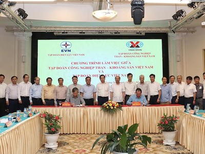EVN và TKV ký biên bản phối hợp cấp than cho sản xuất điện