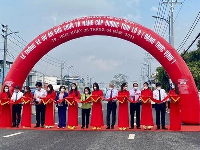 Lãnh đạo TP.HCM cùng Chủ đầu tư cắt băng khánh thành dự án đường Đặng Thúc Vịnh