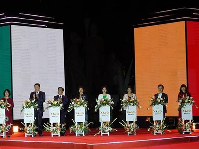 Lễ hội quà tặng du lịch Hà Nội 2022 diễn ra từ ngày 29/4 - 1/5. (Ảnh: Nguyễn Anh Tùng)