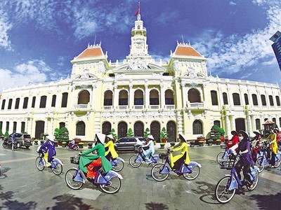 Cùng đất nước hòa niềm vui mừng 47 năm thống nhất, là rộn ràng niềm vui “ngày bình thường”, tưởng nhỏ bé mà quý giá vô ngần, sau hơn 2 năm vất vả và “cửa đóng, then cài” vì Covid-19 