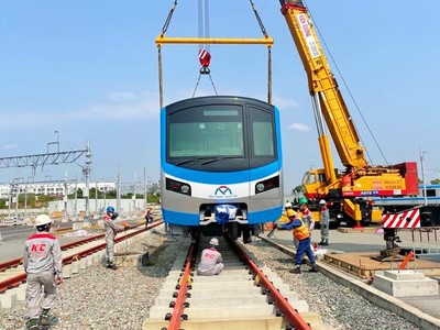 TP.HCM: Hai đoàn tàu cuối cùng thuộc tuyến Metro số 1 đã cập cảng