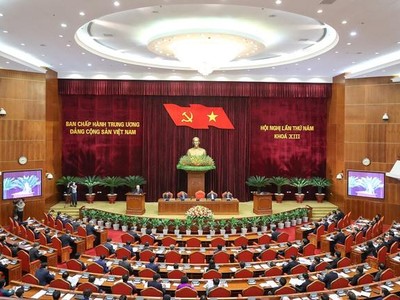 Một phiên họp của Hội nghị Trung ương 5 .