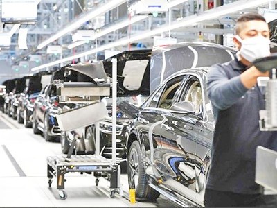 Những chiếc sedan hạng sang Mercedes S-Class được lắp ráp tại Nhà máy Mercedes-Benz AG 56 ở Sindelfingen, Đức. Ảnh: AFP