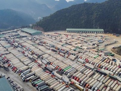Ùn ứ container nông sản Việt Nam tại cửa khẩu phía Bắc.