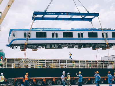 Vận chuyển đoàn tàu metro cuối cùng từ cảng Khánh Hội về depot Long Bình, TP. Thủ Đức