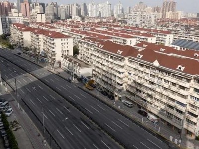 Thượng Hải, thành phố lớn nhất của Trung Quốc, chịu ảnh hưởng nặng nề bởi dịch Covid-19 bùng phát phức tạp. Ảnh: AFP