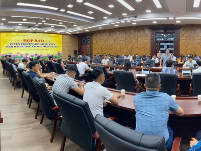 Quang cảnh buổi họp báo