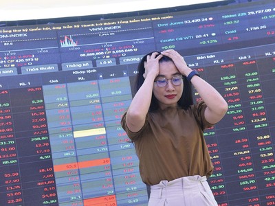 Kế hoạch tăng vốn của các ngân hàng ít nhiều bị ảnh hưởng khi thị trường chứng khoán giảm sâu. Ảnh: Dũng Minh 