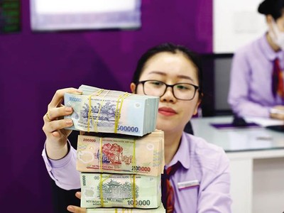 Việc siết chặt dòng tiền đổ vào bất động sản và trái phiếu doanh nghiệp có thể sẽ ảnh hưởng đến thu nhập của ngân hàng.