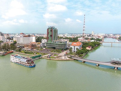 Bến Ninh Kiều nhìn từ quận Cái Răng (TP. Cần Thơ)