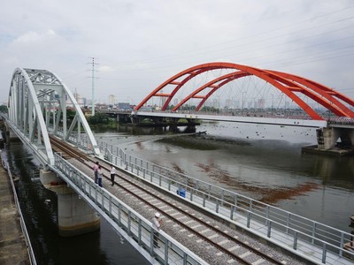 Cầu đường sắt Bình Lợi.