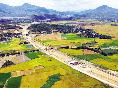 Việc đầu tư hệ thống đường bộ cao tốc đòi hỏi chi phí đầu tư xây dựng cũng như quản lý, vận hành, bảo trì rất lớn.