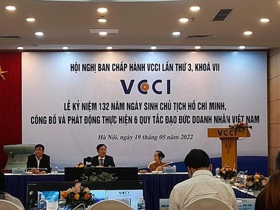 Bà Phạm Chi Lan trong Lễ công bố và phát động đạo đức doanh nhân của VCCI