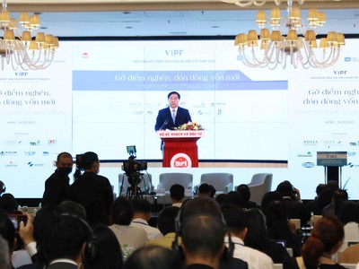 Thứ trưởng Bộ Kế hoạch và Đầu tư Trần Duy Đông phát biểu chào mừng Diễn đàn