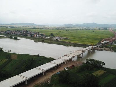 Thi công cao tốc Bắc - Nam đoạn Mai Sơn - Quốc lộ 45.