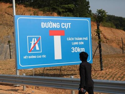 Việc không thể hoàn thành đoạn cao tốc Hữu Nghị - Chi Lăng đã khiến cao tốc Hà Nội - Lạng Sơn phải dừng cách TP. Lạng Sơn 30 km, cách cửa khẩu Hữu Nghị 45 km.