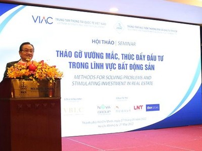 TS.Trần Du Lịch, Phó chủ tịch Trung tâm trọng tài Quốc tế Việt Nam phát biểu tại Hội thảo