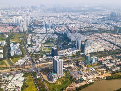 Tuyến đường Nguyễn Hữu Thọ nhìn từ trên cao. Ảnh: Lê Toàn 