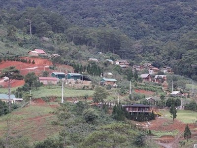 Một khu đất ở huyện Đức Trọng do Công ty cổ phần Du lịch sinh thái Phương Nam sử dụng từng diễn ra xây dựng trái phép. Ảnh: O.V