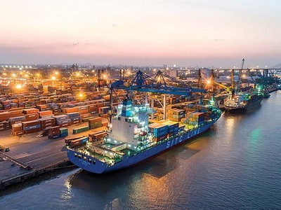 Cảng Đình Vũ đang trở thành 1 cảng container chuyên nghiệp. Ảnh: Thanh Tân