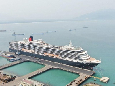 Khu bến cảng Chân Mây.