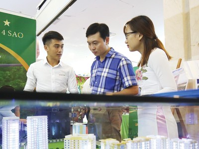 Tâm lý thị trường đang xuống thấp, người mua nhà tỏ ra dè dặt nên các dự án khó bán hàng. Ảnh: Dũng Minh 