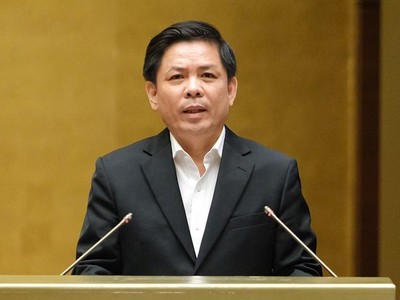 Bộ trưởng Bộ Giao thông - Vận tải Nguyễn Văn Thể trình Quốc hội 3 dự án cao tốc mới.