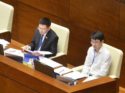 Bộ trưởng Bộ Tài chính tại phiên chất vấn.