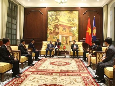 Bộ trưởng Nguyễn Mạnh Hùng tiếp Bộ trưởng Boviengkham Vongdara