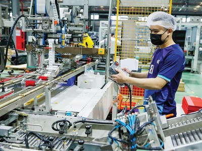 Tín dụng tiếp tục được nắn vào các lĩnh vực sản xuất – kinh doanh, lĩnh vực ưu tiên. Ảnh: Dũng Minh