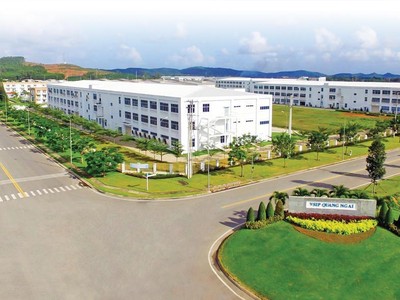 Khu kinh tế Dung Quất đang từng bước trở thành trung tâm công nghiệp nặng lớn nhất miền Trung. Ảnh: Minh Khuê