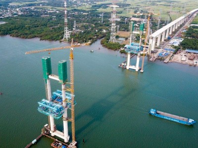 Nhiều gói thầu tại Dự án xây dựng đường cao tốc Bến Lức - Long Thành bị dừng thi công do thiếu vốn từ nhiều năm nay.