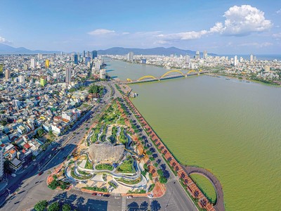 Những quyết sách quan trọng của Trung ương đã mở rộng dư địa đầu tư của TP. Đà Nẵng Ảnh: Huỳnh Văn Truyền