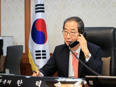 Thủ tướng Phạm Minh Chính điện đàm với Thủ tướng Hàn Quốc Han Duck-soo