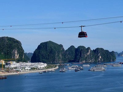 Quảng Ninh đã phải mất nhiều năm để cải tạo, xây dựng hạ tầng, sản phẩm du lịch chất lượng cao, xứng đáng là điểm đến quốc tế. Ảnh: Chí Cường