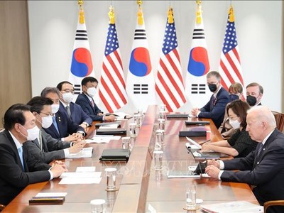 Tổng thống Hàn Quốc Yoon Suk-yeol (trái) và Tổng thống Mỹ Joe Biden (phải) trong cuộc hội đàm tại Seoul, ngày 21/5/2022. Ảnh: YONHAP/TTXVN