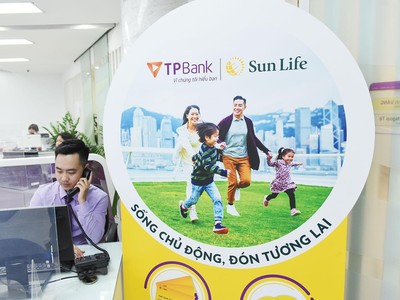 Kênh phi tín dụng đang được các ngân hàng đẩy mạnh khai thác. Ảnh: Dũng Minh