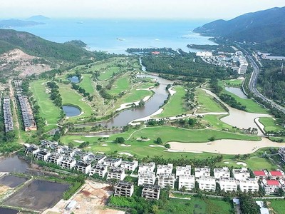 Khu du lịch và giải trí Sông Lô vừa sử dụng, vừa bỏ hoang nhiều diện tích. Ảnh: N.B