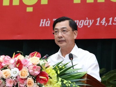 Giám đốc Sở Kế hoạch và Đầu tư Trần Việt Hà trả lời về lĩnh vực quy hoạch - đầu tư với nội dung liên quan đến tỷ lệ giải ngân vốn đầu tư công 6 tháng đầu năm đạt thấp, nhất là phần vốn ngân sách tỉnh quản lý.