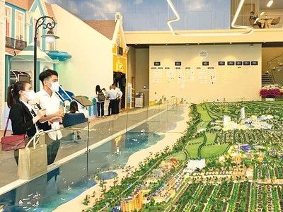 Việc siết tín dụng sẽ khiến thị trường bất động sản bị ảnh hưởng nặng.