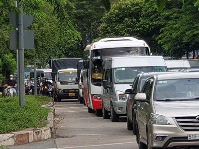 Doanh nghiệp kinh doanh vận tải bằng ô tô phải đáp ứng các điều kiện kinh doanh mới - Ảnh: Lê Quân