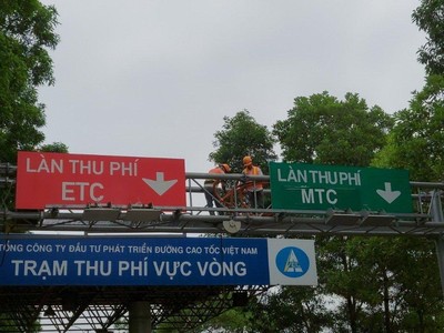 Lắp đặt hệ thống ETC trên cao tốc Cầu Giẽ - Ninh Bình (Ảnh: VEC).