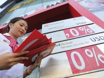 Diễn biến lãi suất hiện nay không còn có lợi cho các ngân hàng. Ảnh: Dũng Minh 